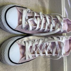 Light pink velvet converse
